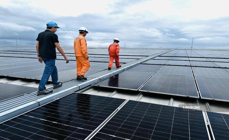 Doanh nghiệp tiết kiệm tiền tỉ nhờ điện mặt trời